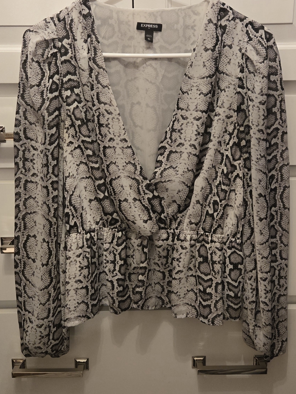 Express Snakeskin Print Blouse in Black & White Size Medium